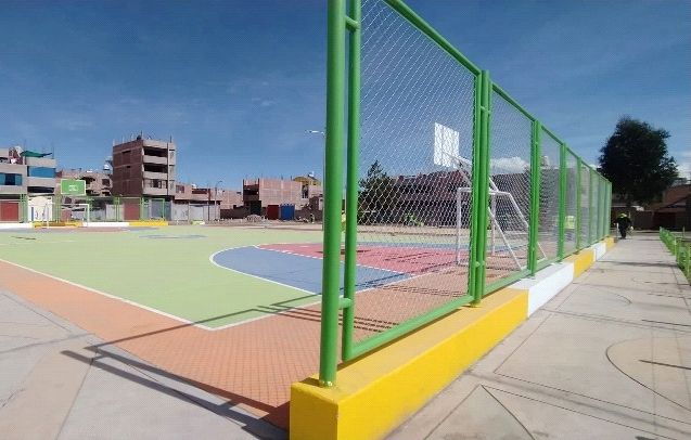 Losa deportiva y cerco perimétrico